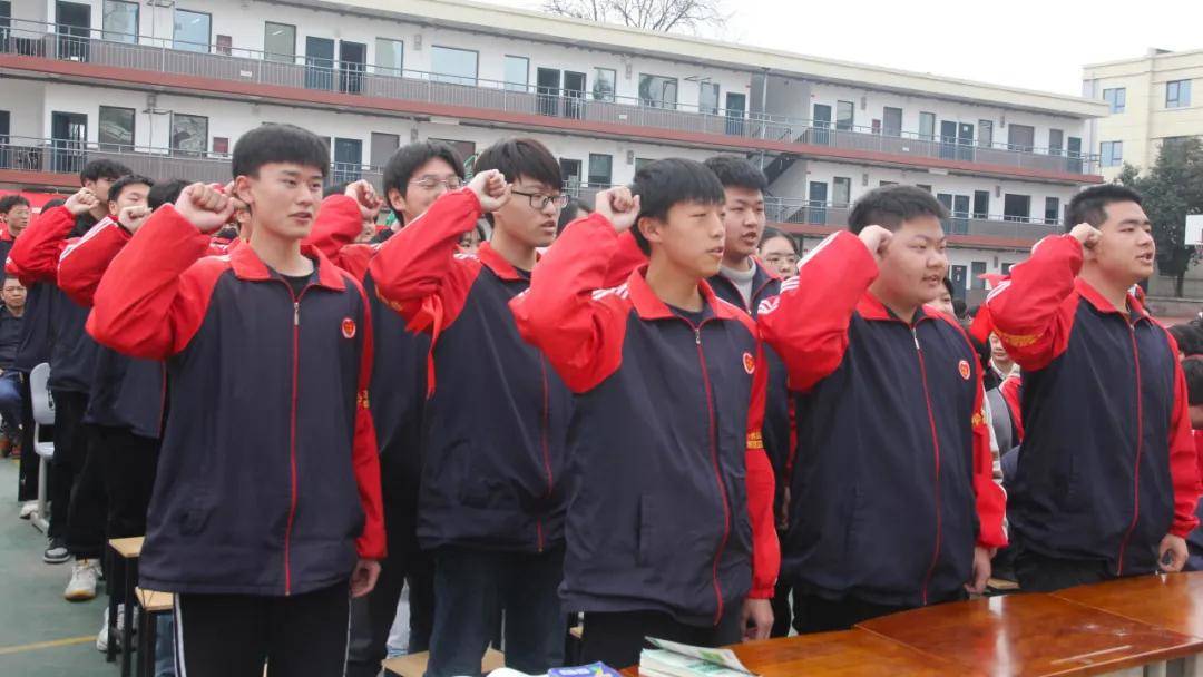 乘势而上决胜高考洛阳格致学校隆重举行三测表彰暨高考誓师大会