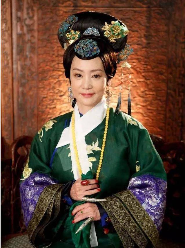 原创同样是十年盛宠生六胎德妃走上人生巅峰为何荣妃却受尽冷遇