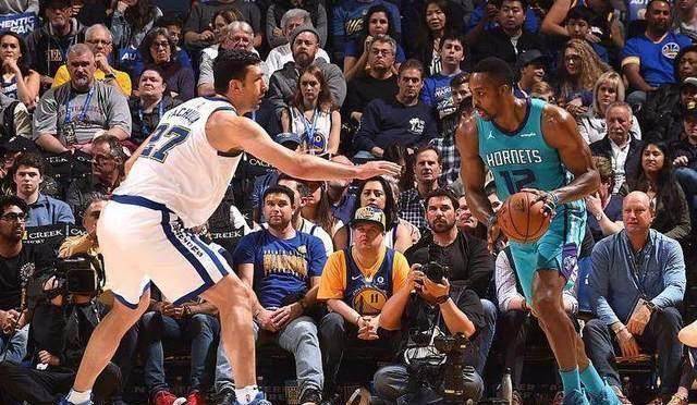 原创15中1012罚9中这是霍华德末节10分2助戏耍勇士杜兰特