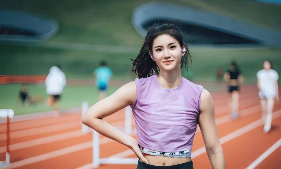 原创身材惹眼夏思凝被指穿着大胆尺度大网友吴艳妮都不敢这样穿