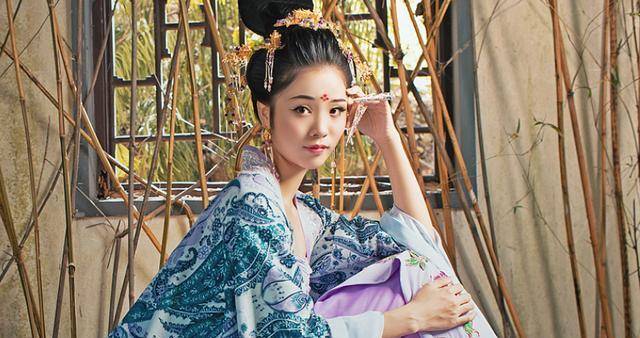 她是李渊宠妃,为了李世民剃度出家,却因武则天,被孙子李治囚死_薛婕妤