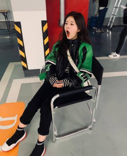 原创赵露思瘦出排骨胸家里摆药瓶引热议才22岁就肠胃不好