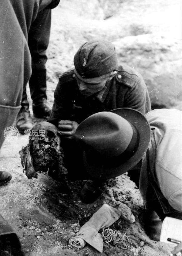 德国将这一暴行定义为"犹太-布尔什维克的兽行",宣称这一切都是苏联