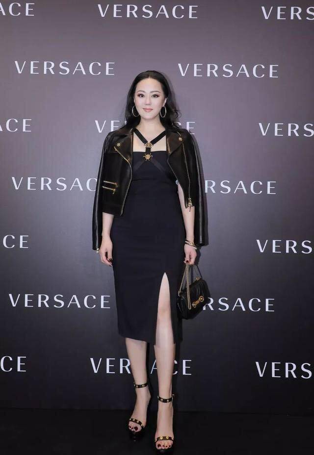 原创57岁的章小蕙被称作时尚美妇近照曝光依旧时尚犹存