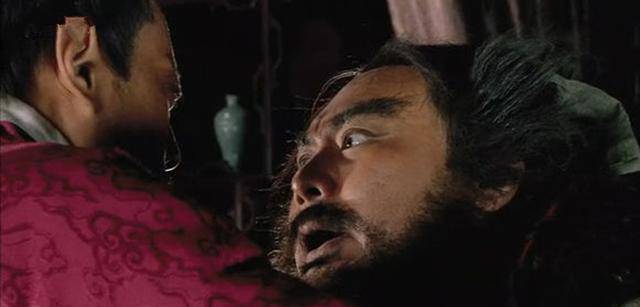 宋江是水泊梁山的头头,被宋徽宗赐了毒酒,他怕死后李逵造反,也让李逵