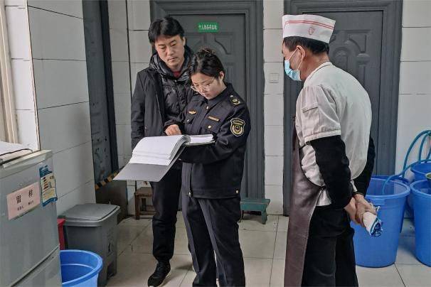 正阳路市场监管所开展校园及周边食品安全检查专项行动