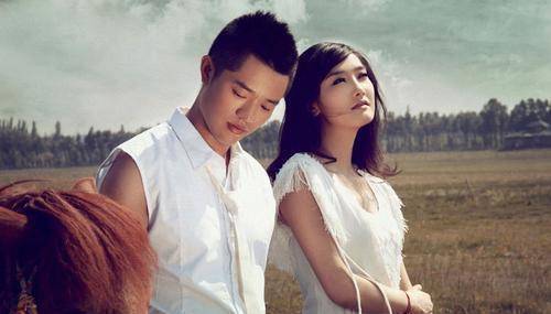 原创凤凰传奇中玲花和腾格尔的关系隐藏了40年终于藏不住了