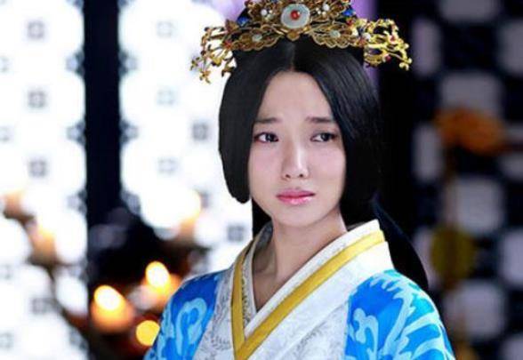 原创她本是平民女后被皇帝带回宫怀孕14个月生下孩子皇帝赐死