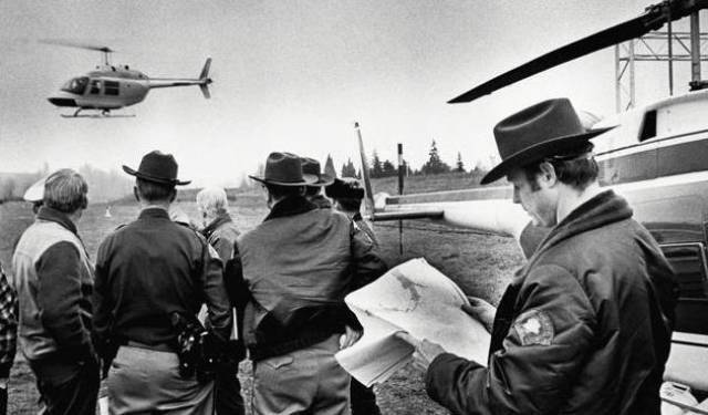 原创美国劫机犯身背20万美金从3000米高空跳下40多年音信全无