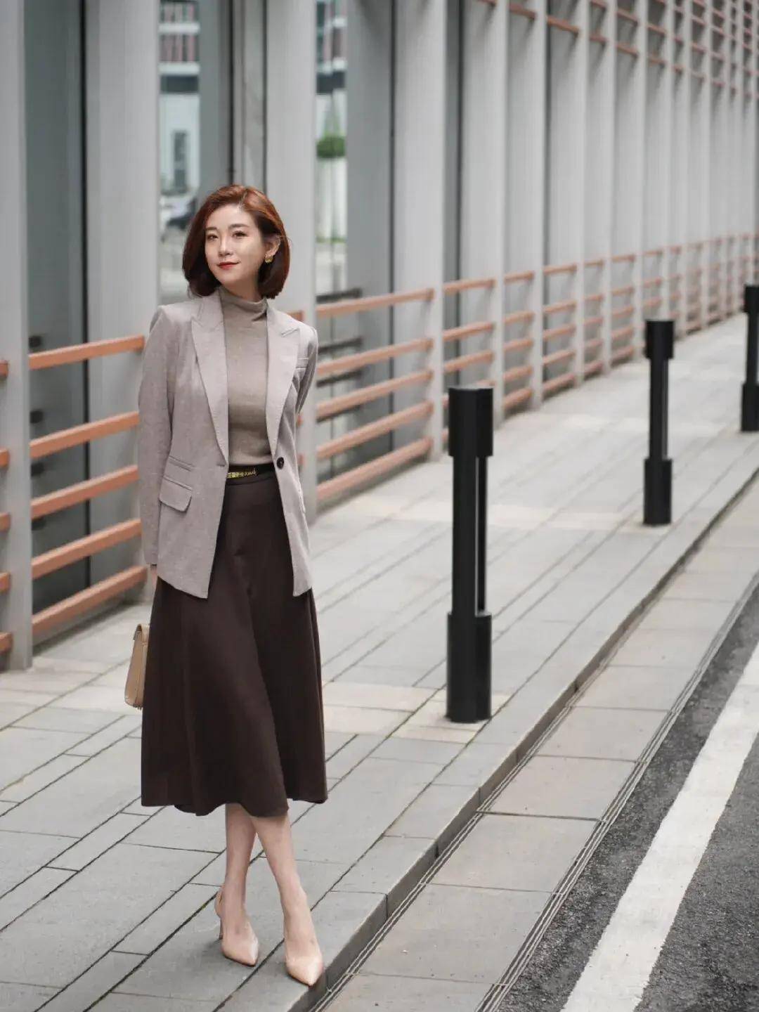 原创40岁女人早春职场穿搭西服衬衫裙装长裤时髦干练显年轻