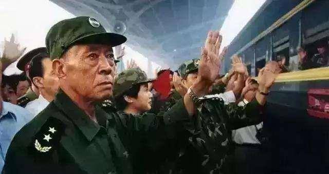 去世一年多了儿子做到了副师职_董万瑞_洪水_董三榕