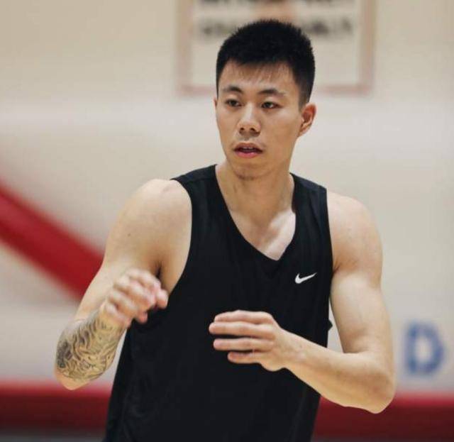 辽宁男篮遭遇惨败张镇麟遭到浙江球迷辱骂警方果断出手