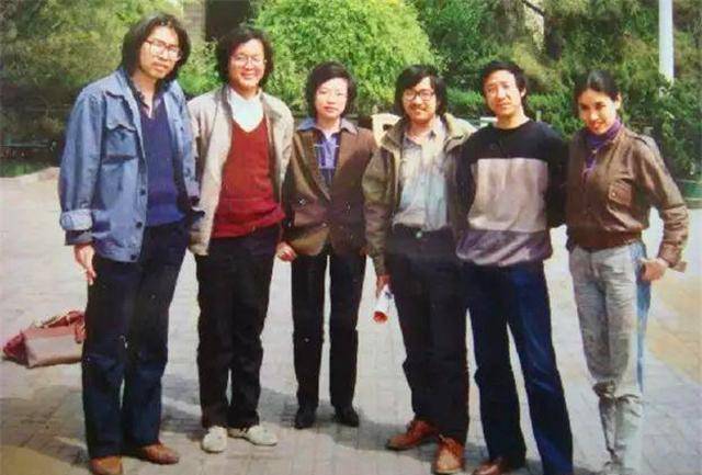 的春天在海子在中国政法大学当老师的时候,经历了一生最难忘的初恋