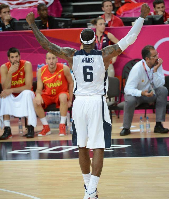 安东尼选美国男篮历史最佳阵容詹姆斯领军科比杜兰特榜上有名