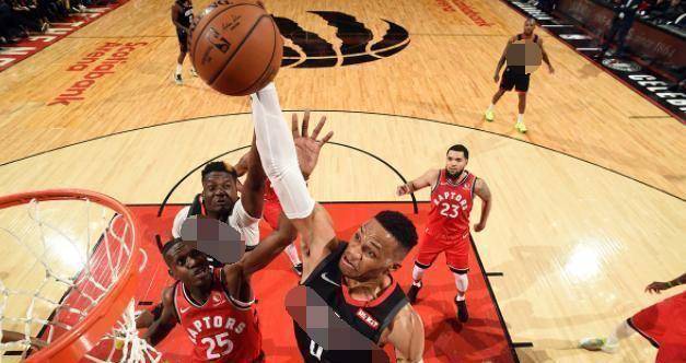 原创原创11投235断哈登脑袋惨遭重击再看看威少27中7差点砸坏篮筐