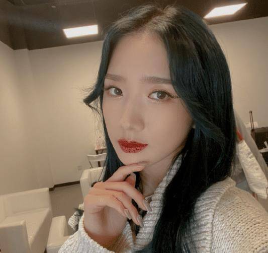 原创孟美岐胖了穿炫腹装拍宣传片腰上挤出两层赘肉过于真实