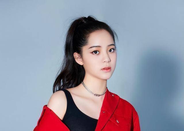 演技处处垮绯闻满天飞欧阳娜娜不上进也不影响事业