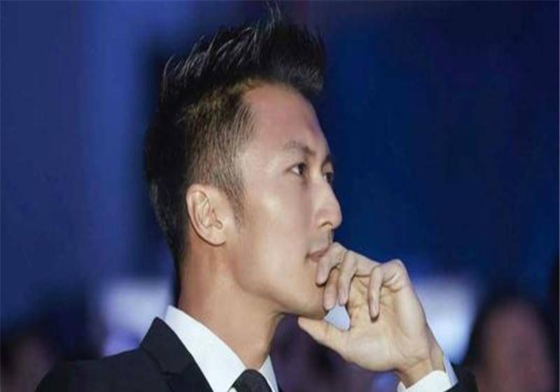 王菲再次与小鲜肉同行谢霆锋不在身边两人关系让人疑惑