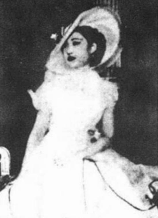 原创女儿赵一荻去找有妇之夫父亲含泪送别转头登报宣布断绝关系