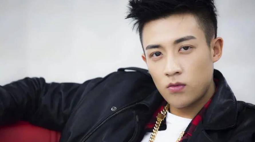 原创谷嘉诚对热巴动手动脚让陈小纭付房费堪称内娱抠王