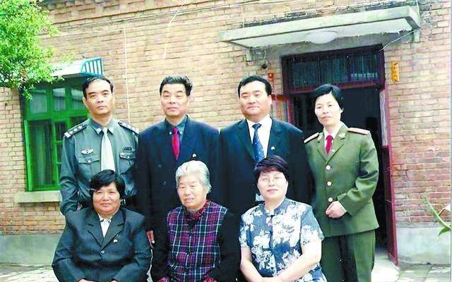 原创他被称为人民的好公仆去世时留下6个子女如今过得怎样