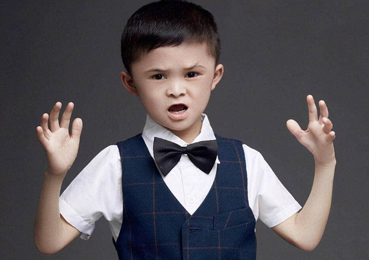 原创从农村娃到万人追捧因一张马云脸成网红如今范小勤怎样了