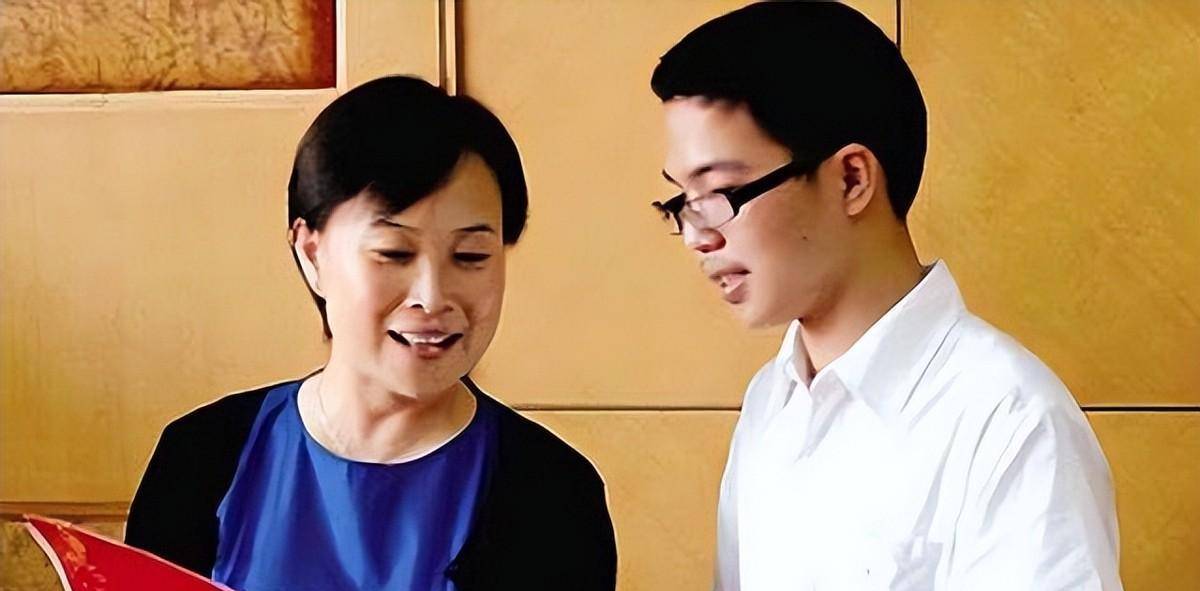 这比高考时写一篇命题作文难得多,但王云飞没有谢绝,而是兴致勃勃地接