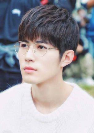 他出生28天被分手,靠奶奶拾荒长大,今成24亿票房"影帝"_井柏然_父母