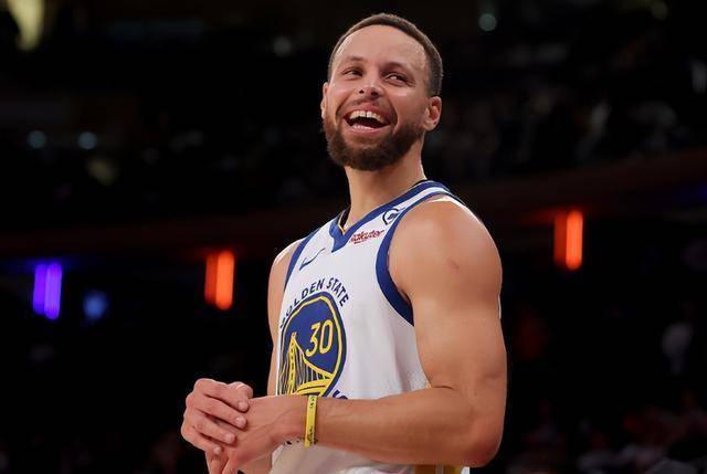 勇士对决热火!库里克莱状态神勇,格林关键盯防,热巴内线崛起