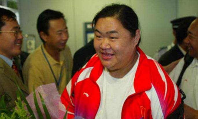 原创世界冠军唐功红冒死举365斤夺冠七窍流血进医院今还好吗