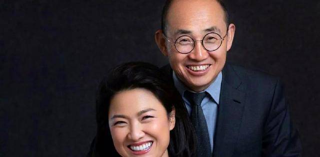 她每年从中国捞金16亿,却加入美国国籍,还给哈佛捐款6个亿