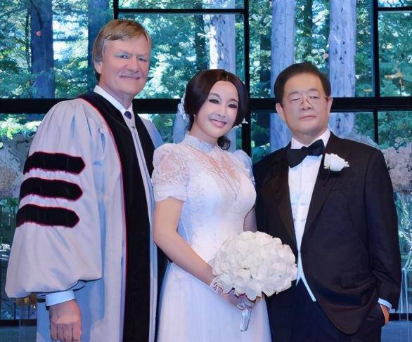 从荧屏女王到锒铛不听话历经4段婚姻的刘晓庆活出了狠绝的一生