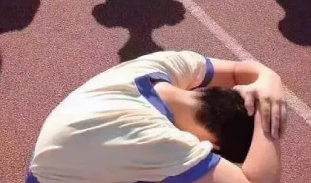 原创叶永志因举止像女生遭同学欺负扒裤子验身生命定格在15岁