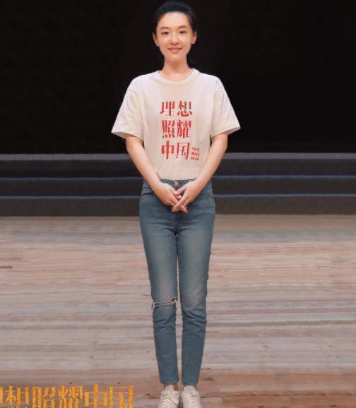 原创张雨剑认娃后28岁吴倩进组搞事业生图小肚子明显眼神也变了