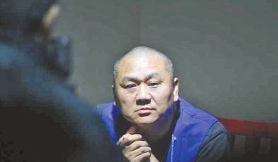 原创22年前抢银行208万的石二群被捕时成亿万富翁娶4个老婆生12娃