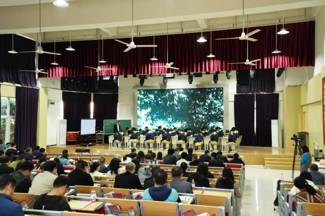 大足区初三数学复习研讨活动在迪涛学校成功举办