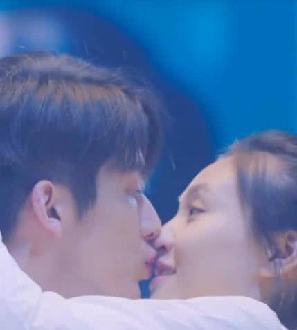 90斤吴倩被张新成公主抱看清吻戏的表情谁主动一目了然