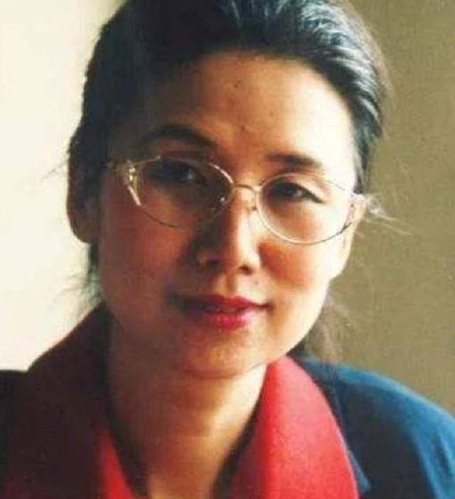 原创教授杨佳15岁上大学19岁登上讲台不幸失明但凭实力再入哈佛