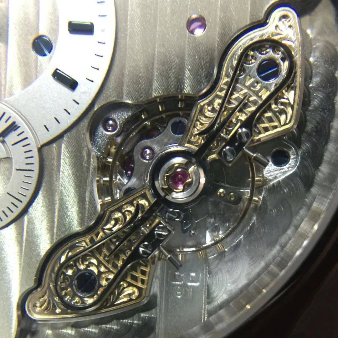 追求机芯打磨工艺3万多预算这款德味十足的格拉苏蒂偏心机芯倒置腕表