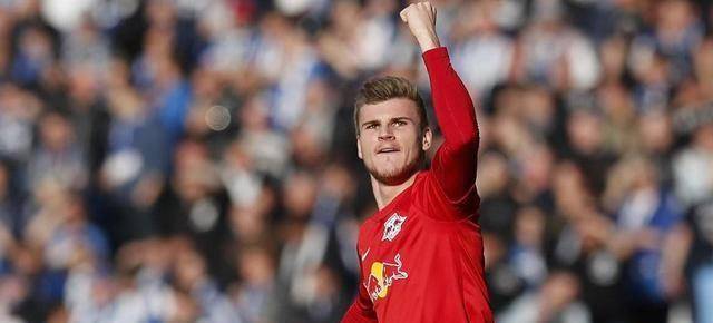 原创原创25场23球9助被批没资格去拜仁踢球23岁神锋球员用莱万回击