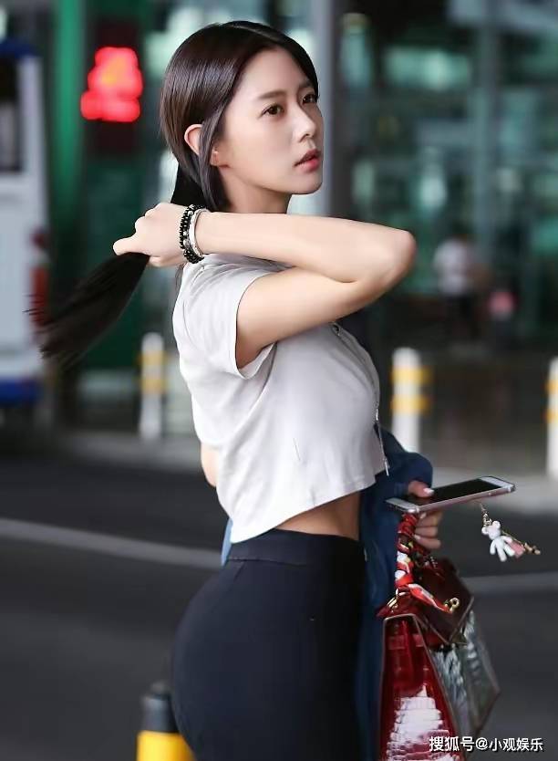 克拉拉绝美时刻,168cm的黄金三围腰臀比,亚洲最美"性感花瓶"_身材