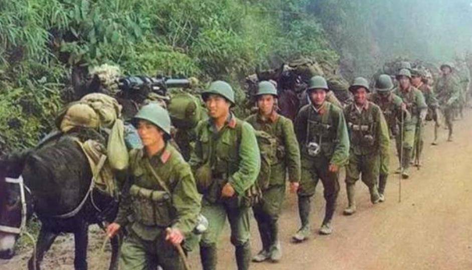 原创用7发子弹同敌军周旋6天傅平山遇害后妻不改嫁每天带丈夫照片