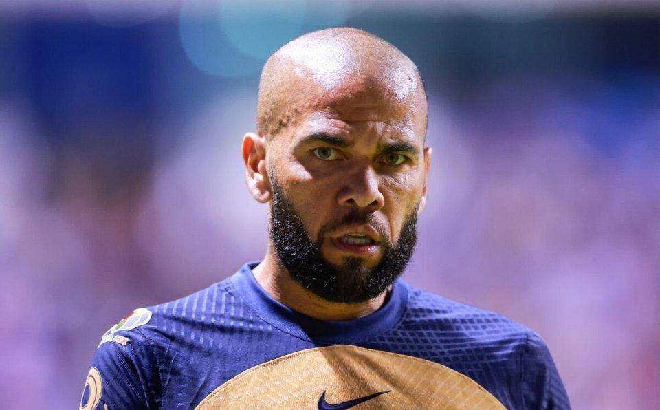 原创出狱第1天阿尔维斯彻底放飞举办派对狂欢到凌晨5点