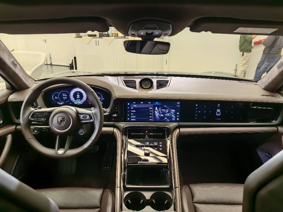 纯电续航近百,可选主动悬架,全新panamera插混版售价公布_搜狐汽车