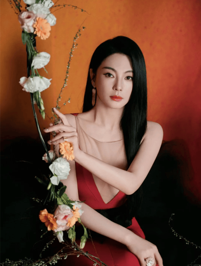 上海这一夜,张雨绮撞脸李湘,唐嫣辛芷蕾比美,这俩好姐妹惊艳了_周迅