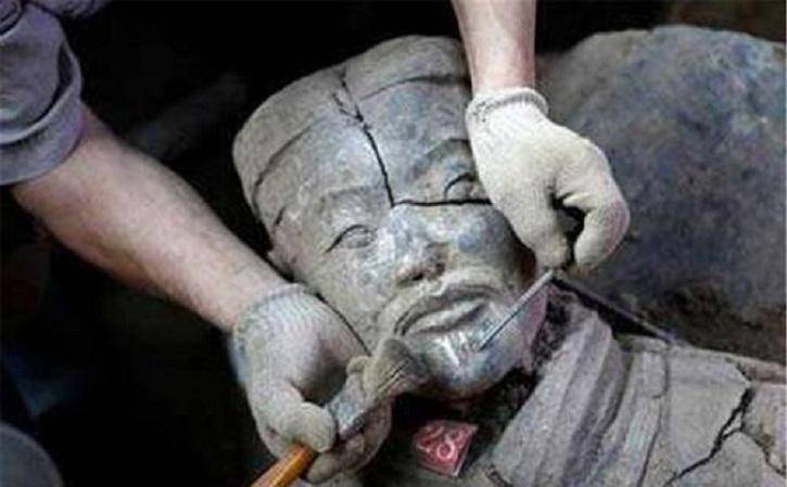 原创秦始皇用活人烧制兵马俑专家检测一裂开的兵马俑后揭晓谜团