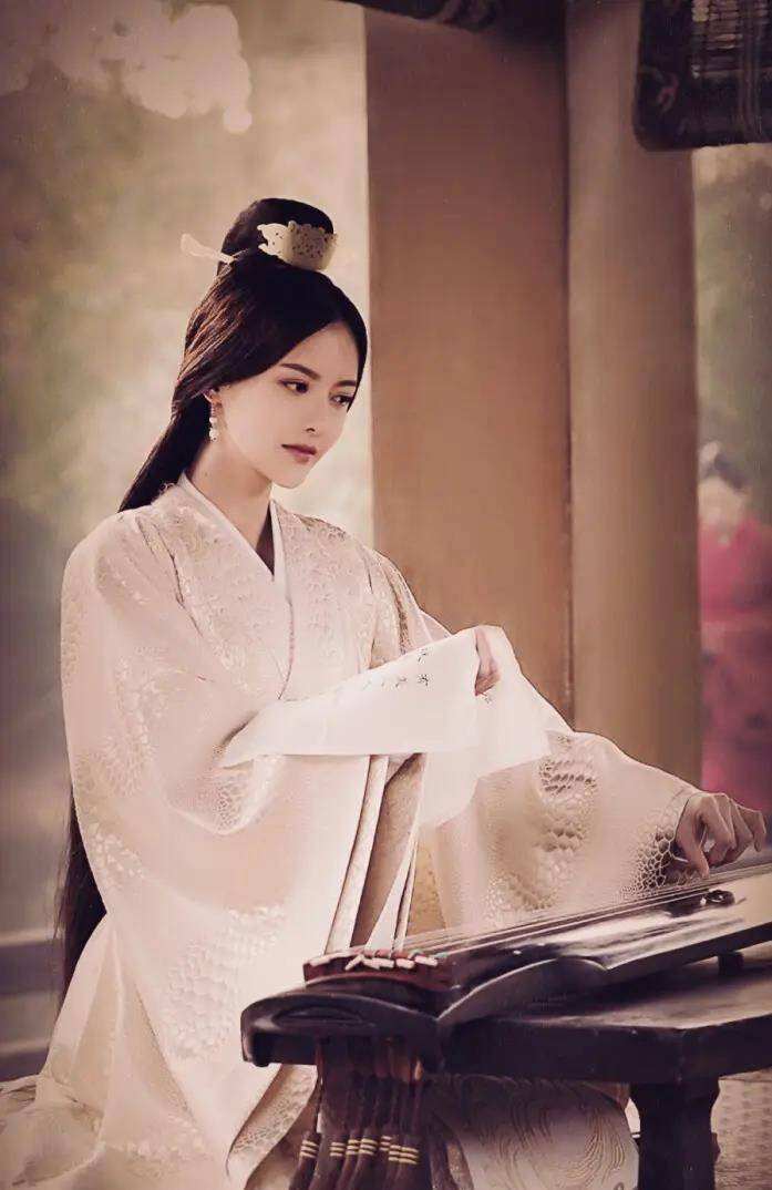 甄宓3岁丧父15岁嫁二婚男22岁成曹操儿媳38岁赐死被诅咒不得超生