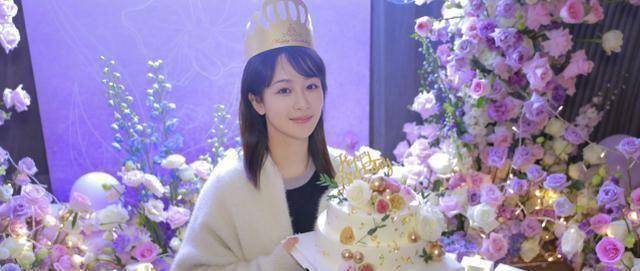 原创29岁杨紫晒生日照在紫色花海里开心跳舞妈妈和亲姐姐相伴左右