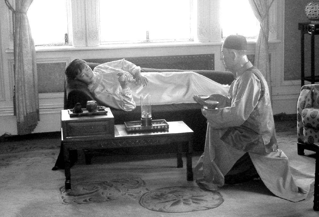 嫁给皇帝却四处逃难,死后竟被扔臭水沟_溥仪_文绣_日本