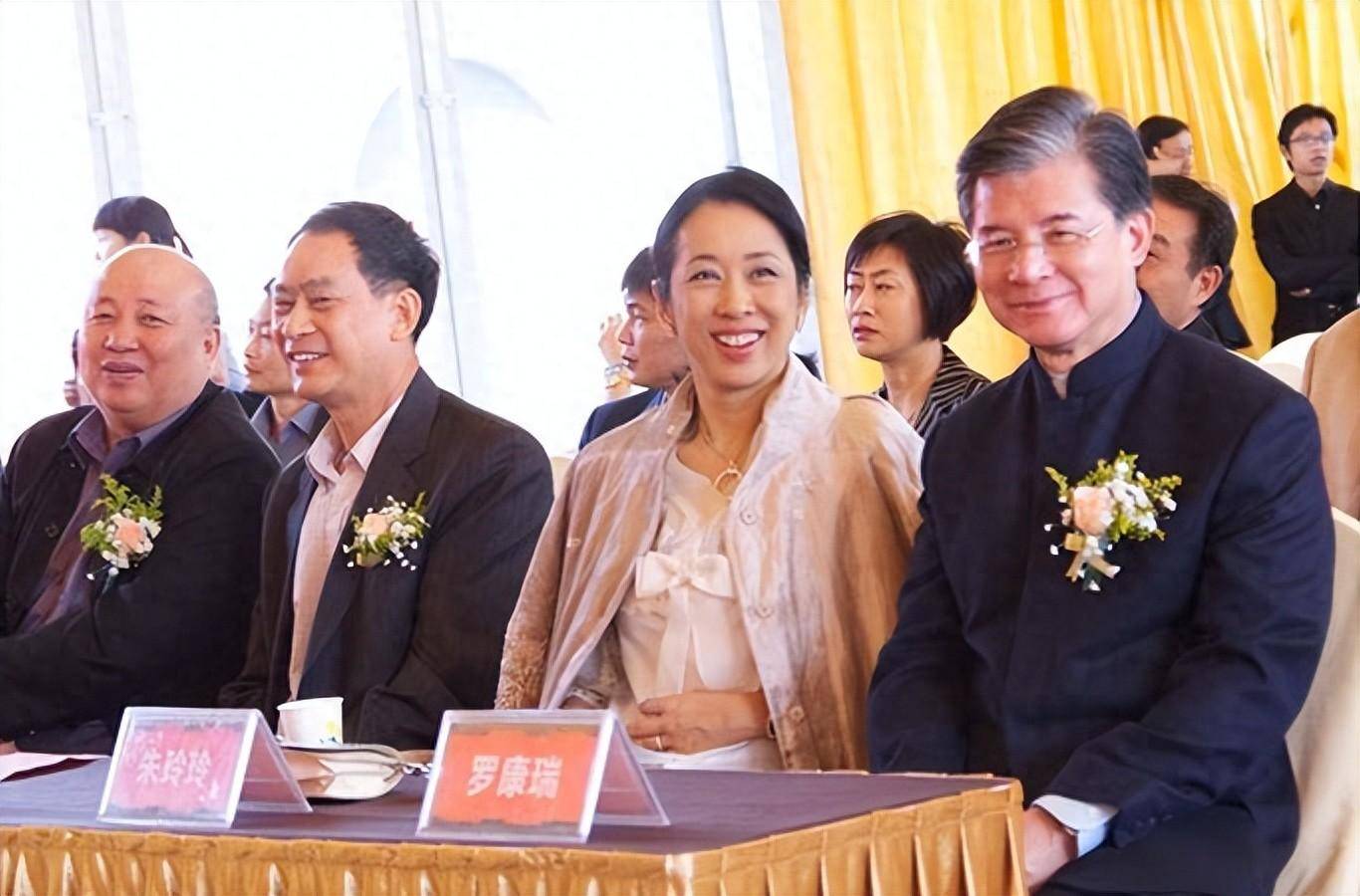 朱玲玲嫁给罗康瑞16年,感情甜蜜,这和她的高情商是分不开的